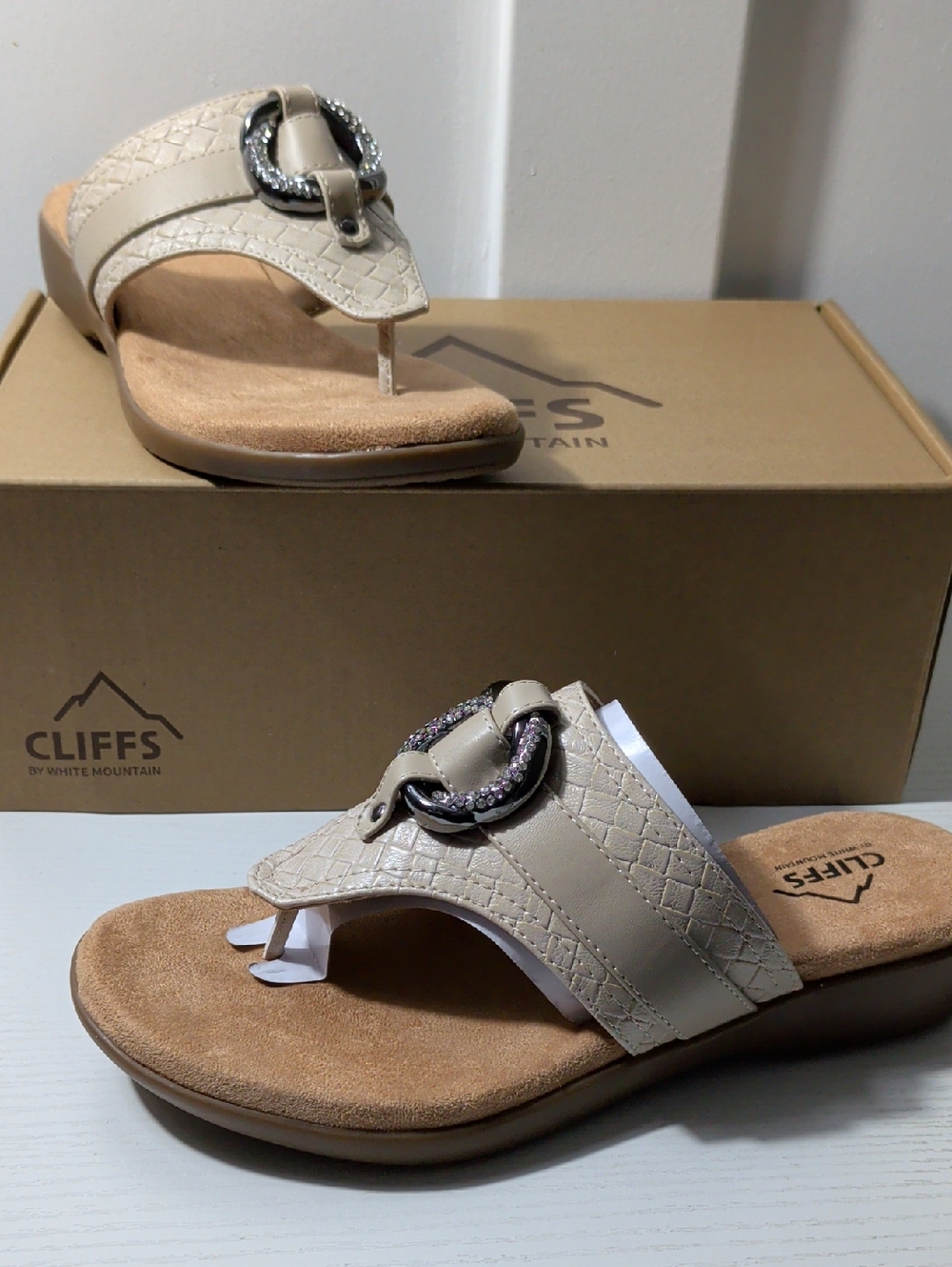 Cliffs NIB Sandals 7.5 Cream/Silver